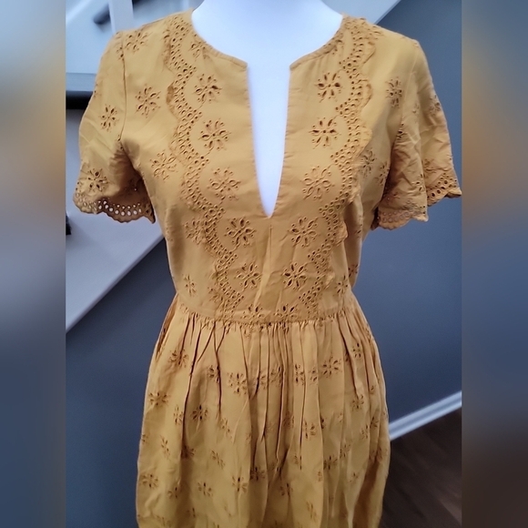Madewell Scalloped Eyelet Midi Dress in Yellow size 0 - Picture 3 of 7